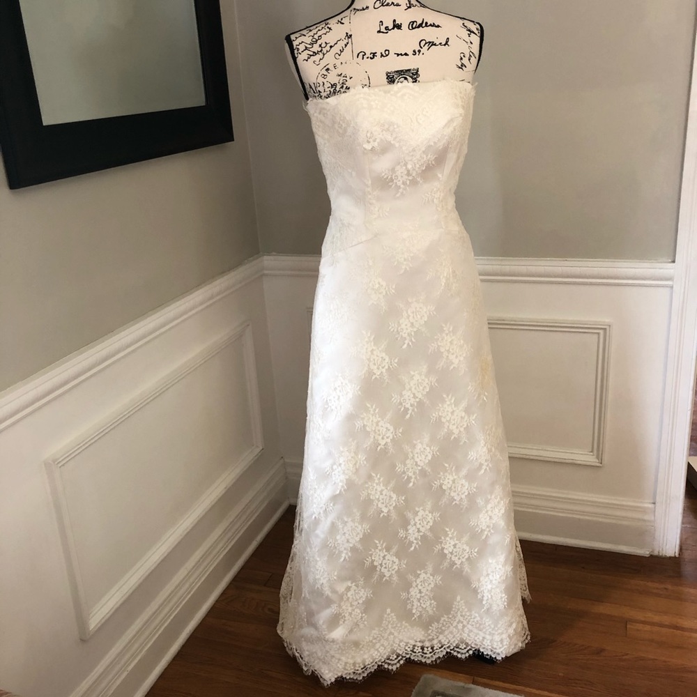 Pronovias Strapless Ivory Lace A-Line Wedding Gown